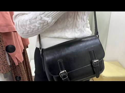 ❤️ Offentlig onani av den unga slynan FeralBerry med en dildo i provrummet ❤❌ Porno at porn sv.sex-porntube.ru